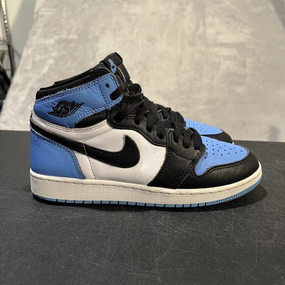 Air Jordan 1 Retro High OG Youth 6.5Y University Blue Black White FD1437-400 - Picture 1 of 11
